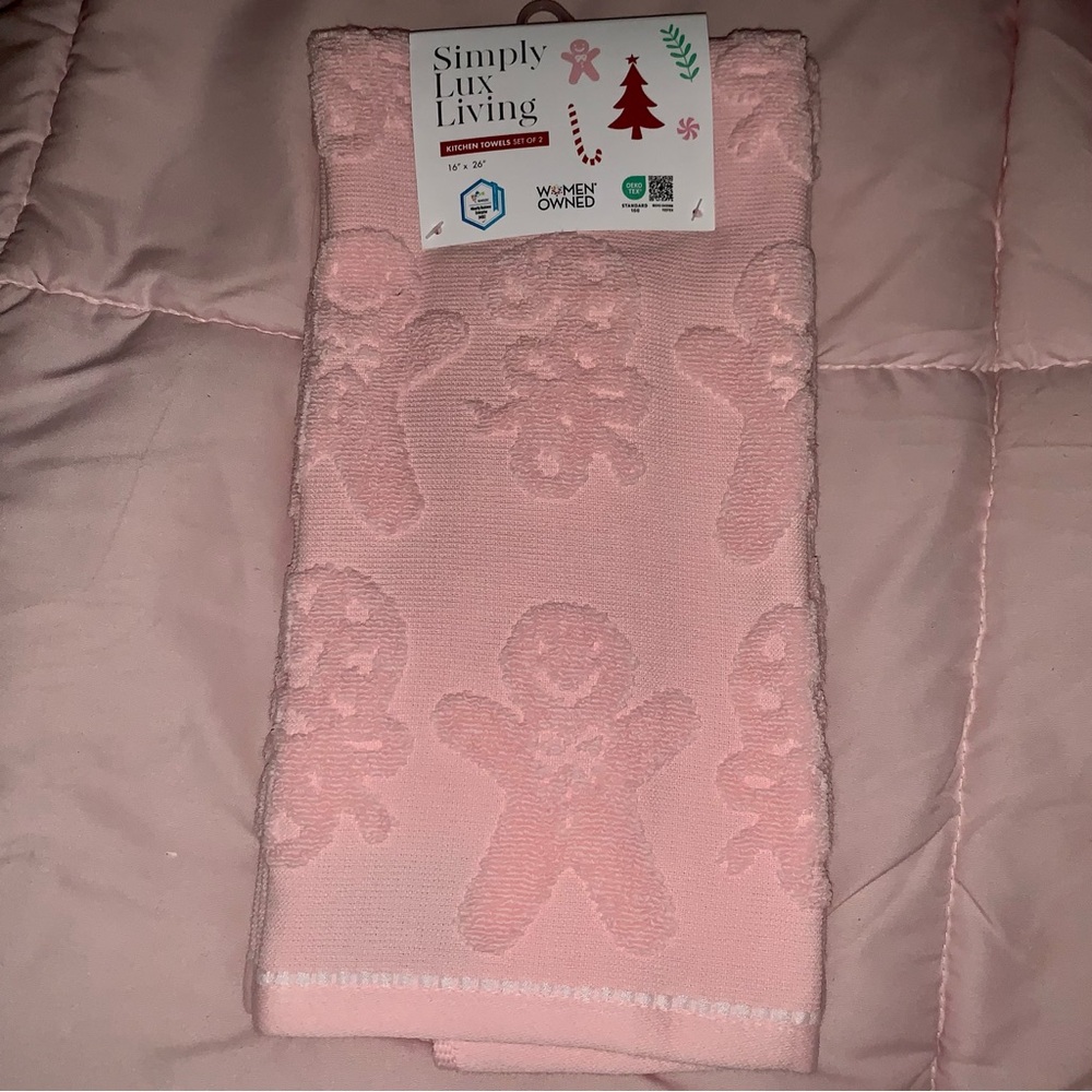 Simply Lux Living Coquette Christmas Towels NWT
